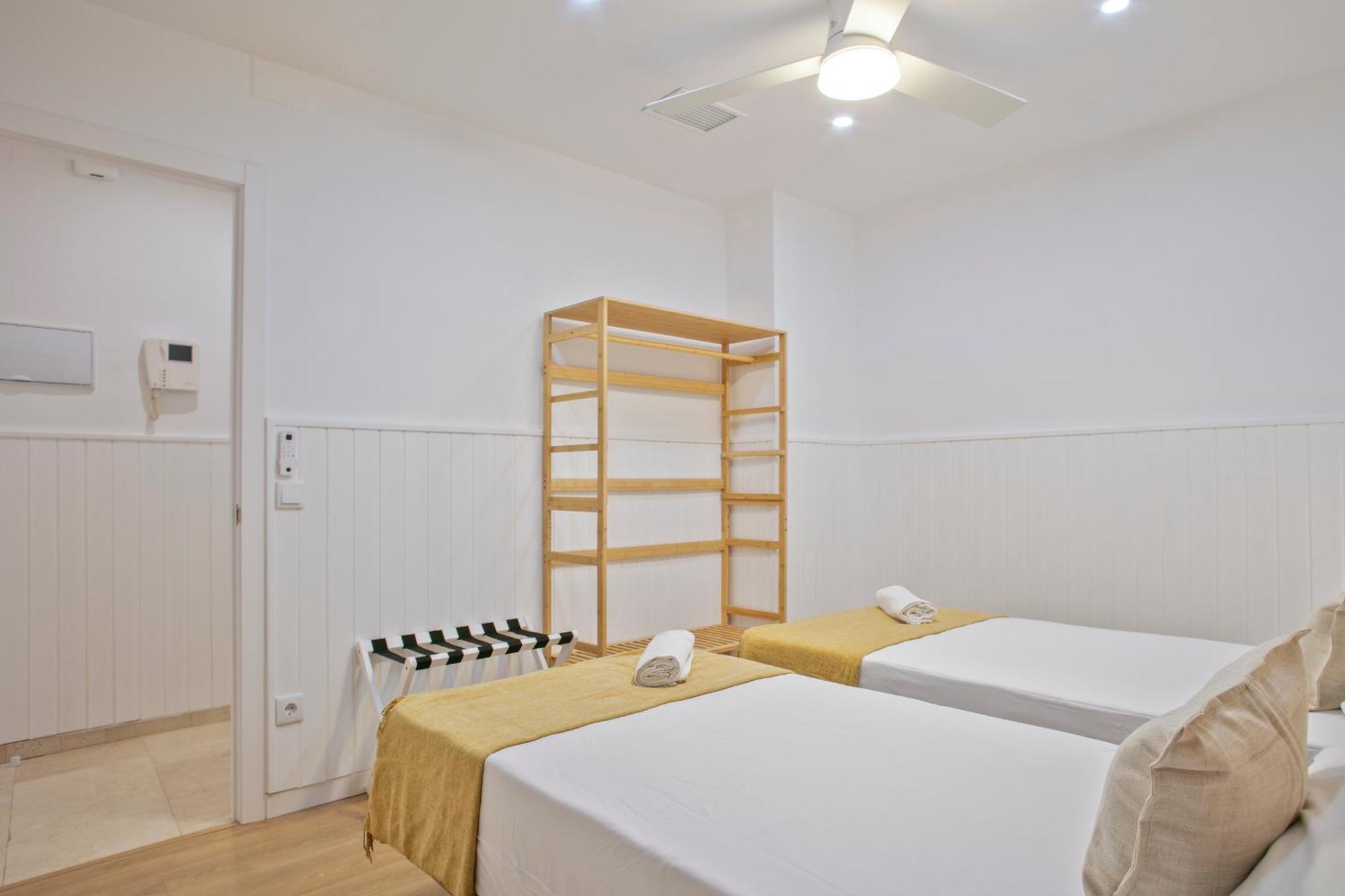 Anton'S Downtown Apartment Барселона Екстериор снимка